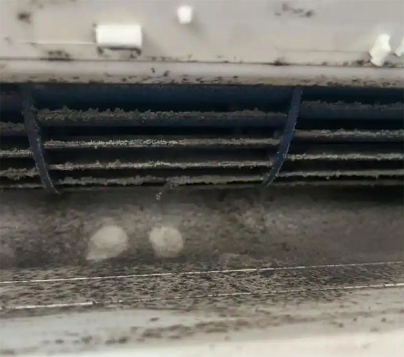 临桂空调吹的风有股烧焦味是怎么回事